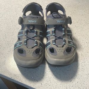 Womens Teva size 8.5